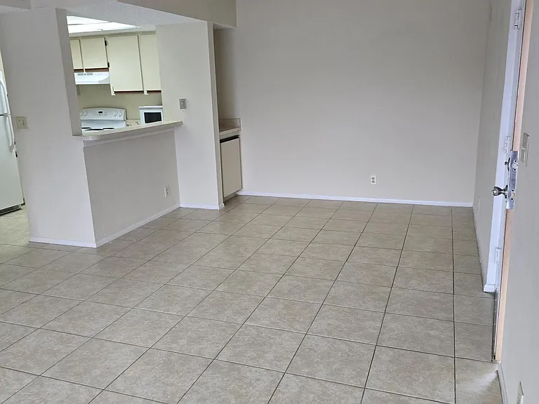 1520 SE Royal Green Cir #K203 — Photo 2