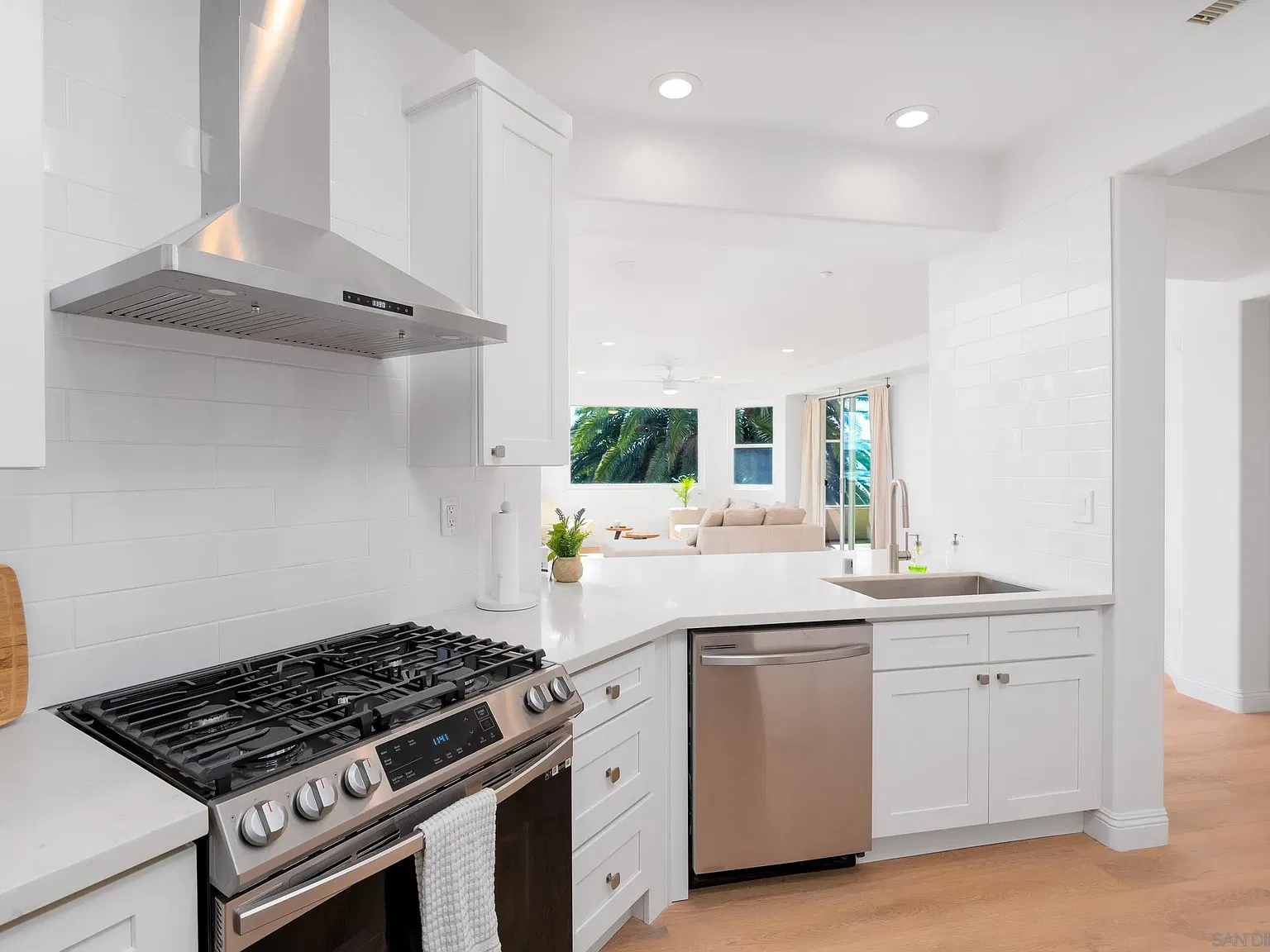2 bed, 2.0 bath, 1506 sqft, $5,500 — Photo 2