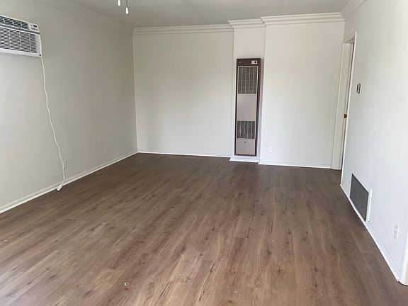 3rd image of 504 E Elmwood Ave #8