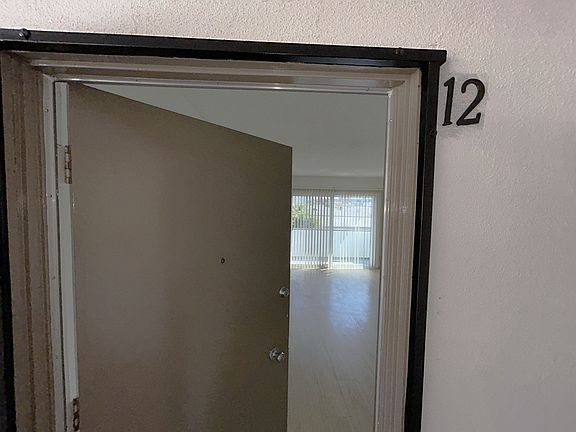 2nd image of 212 S Mariposa Ave
