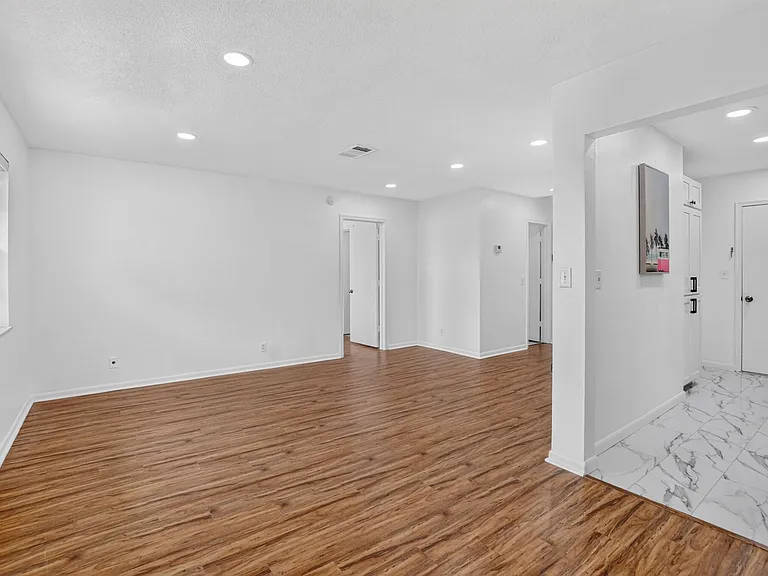 298 SW 6th St #204 — Photo 8