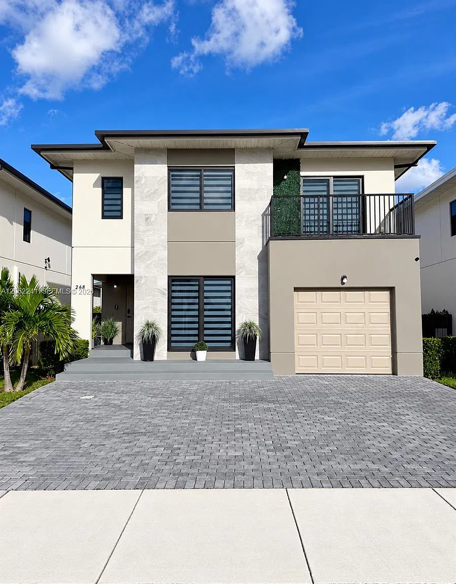 5 bed, 4.5 bath, 1902 sqft, $3,400 — Photo 1