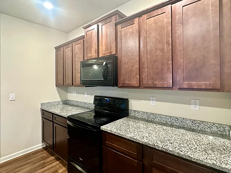 916 Independence Ave — Photo 15