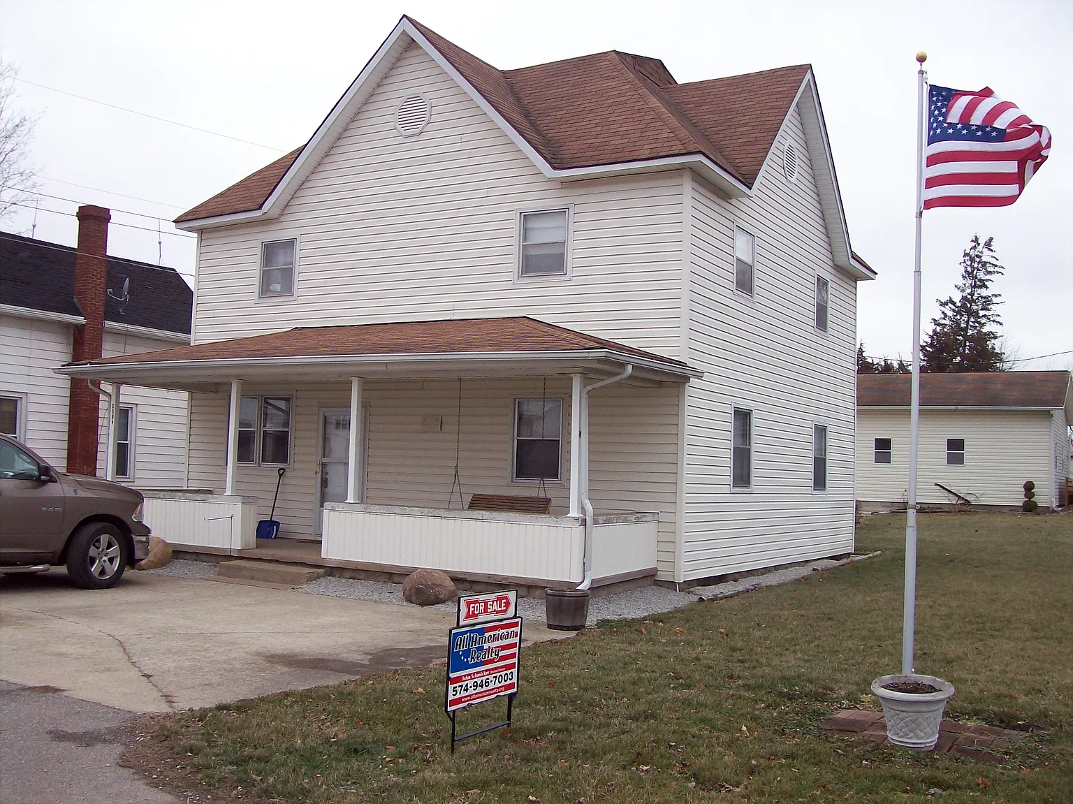 2504 E Division St photo 1