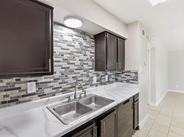 Henderson Grove Apartments