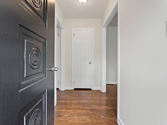 4th image of 416 Walker St