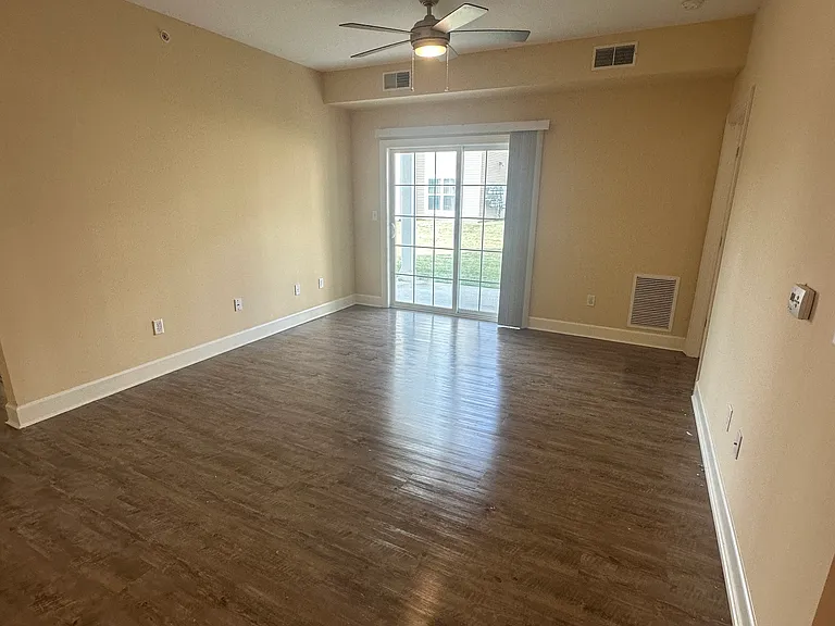 Dockside Village Apartments — Photo 95