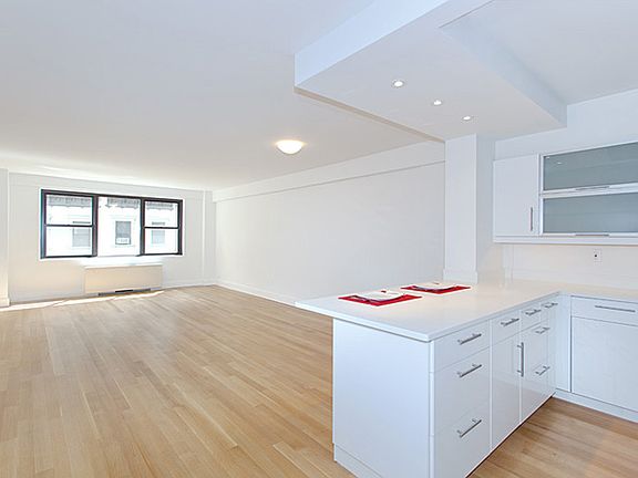 3rd image of 116 Central Park S APT 6D