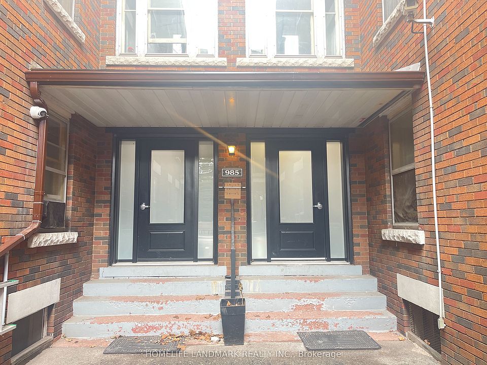 1st image of 985 Main St E #3