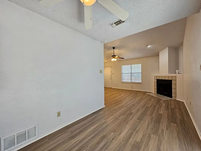 2209 Dickens Dr — Photo 9