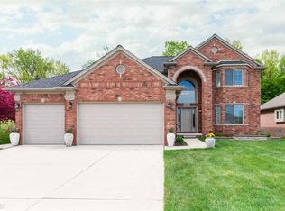 16570 Kingsway Dr, Macomb, MI 48044