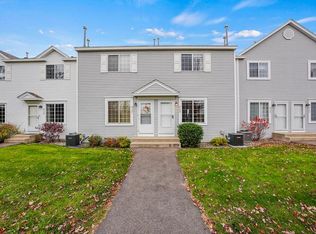9125 Scarlet Globe Dr, Eden Prairie, MN 55347