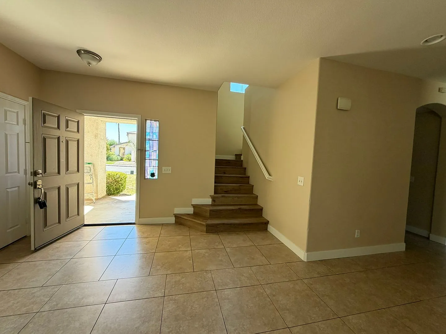 Moreno Valley Ranch Lakefront Home! — Photo 3