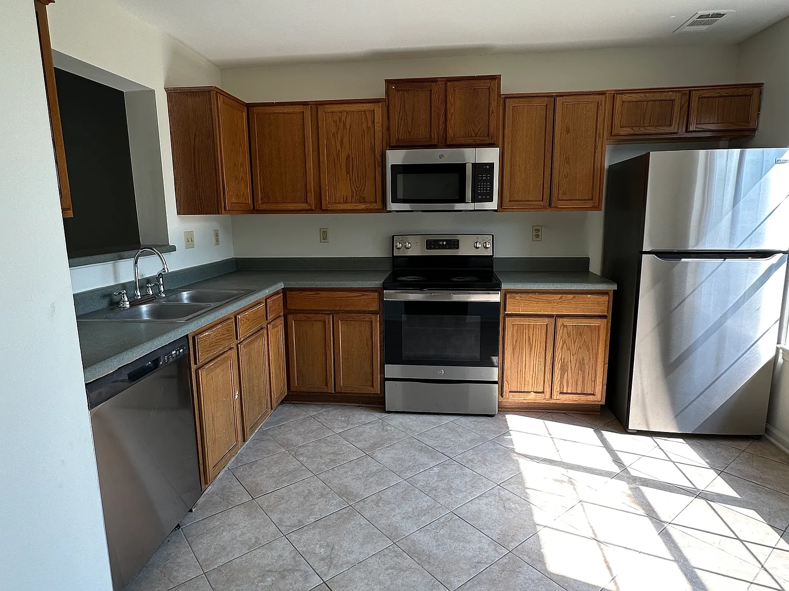 597 Rasco Rd E — Photo 3