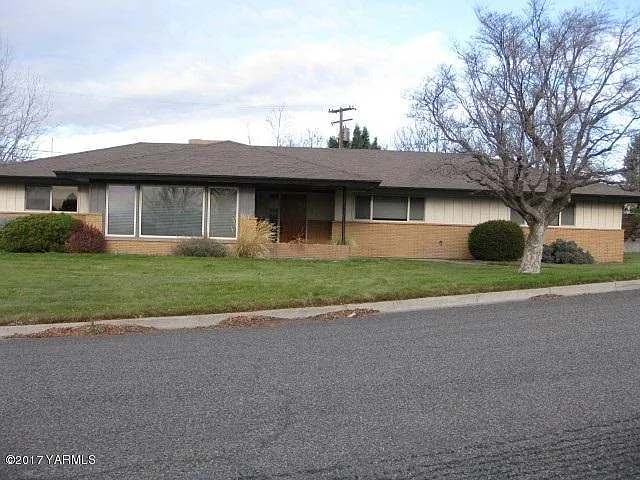 830 Skyline Dr photo 1