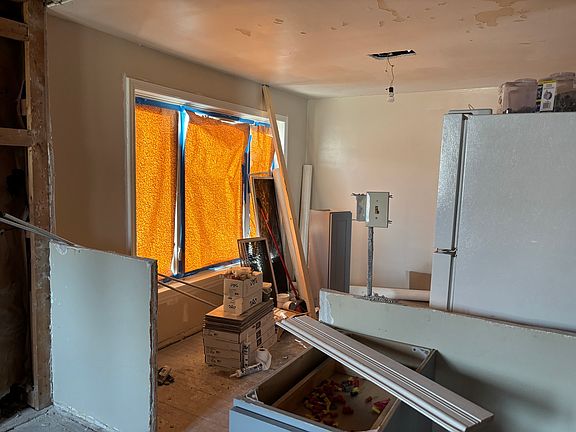 4th image of 291 Dogwood St