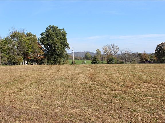 4th image of 45 Bowen Hwy E