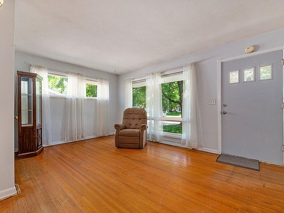 4th image of 3090 Brookmont Dr