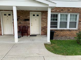 8 Oxford Dr APT 8, Latham, NY 12110