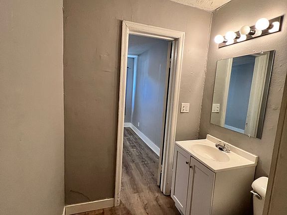 5th image of 1502 Schuyler Ave #12