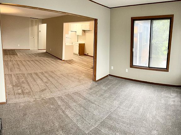 4th image of 3076 Lexington Ave N APT C2