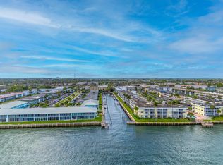 130 Doolen Ct APT 305, North Palm Beach, FL 33408