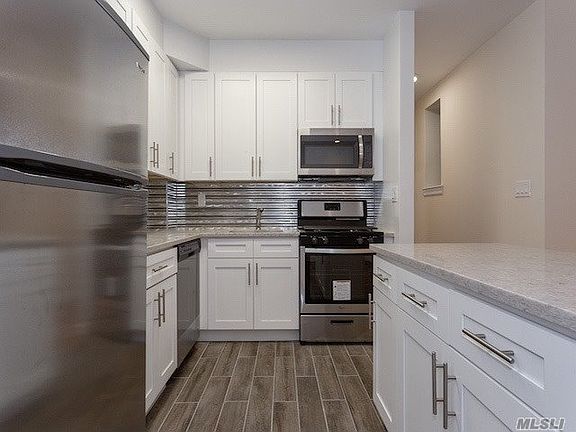 2nd image of 25 West Broadway