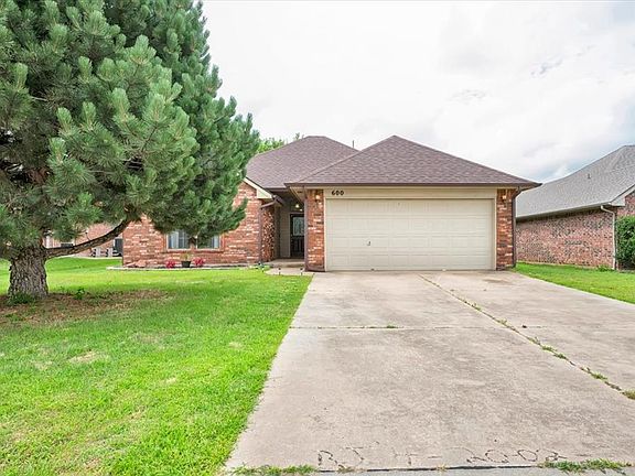 2nd image of 600 E Katelyn Ln