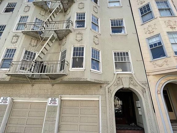 5th image of 1075 Washington St #12