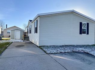 33312 Fern Ct, Lenox, MI