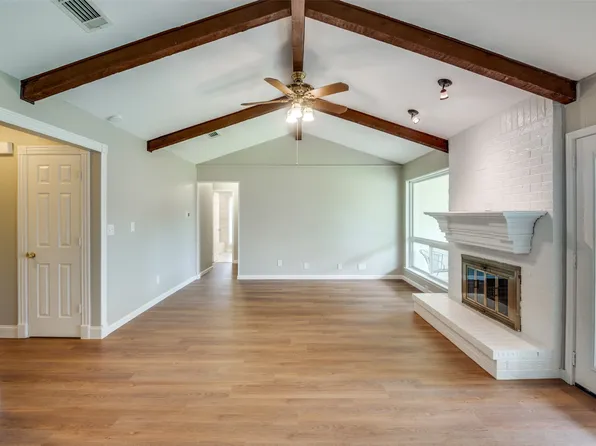 2824 Bluebonnet Ln, Bedford, TX 76021