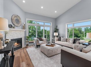 233 McCarrons Pl W, Roseville, MN 55113