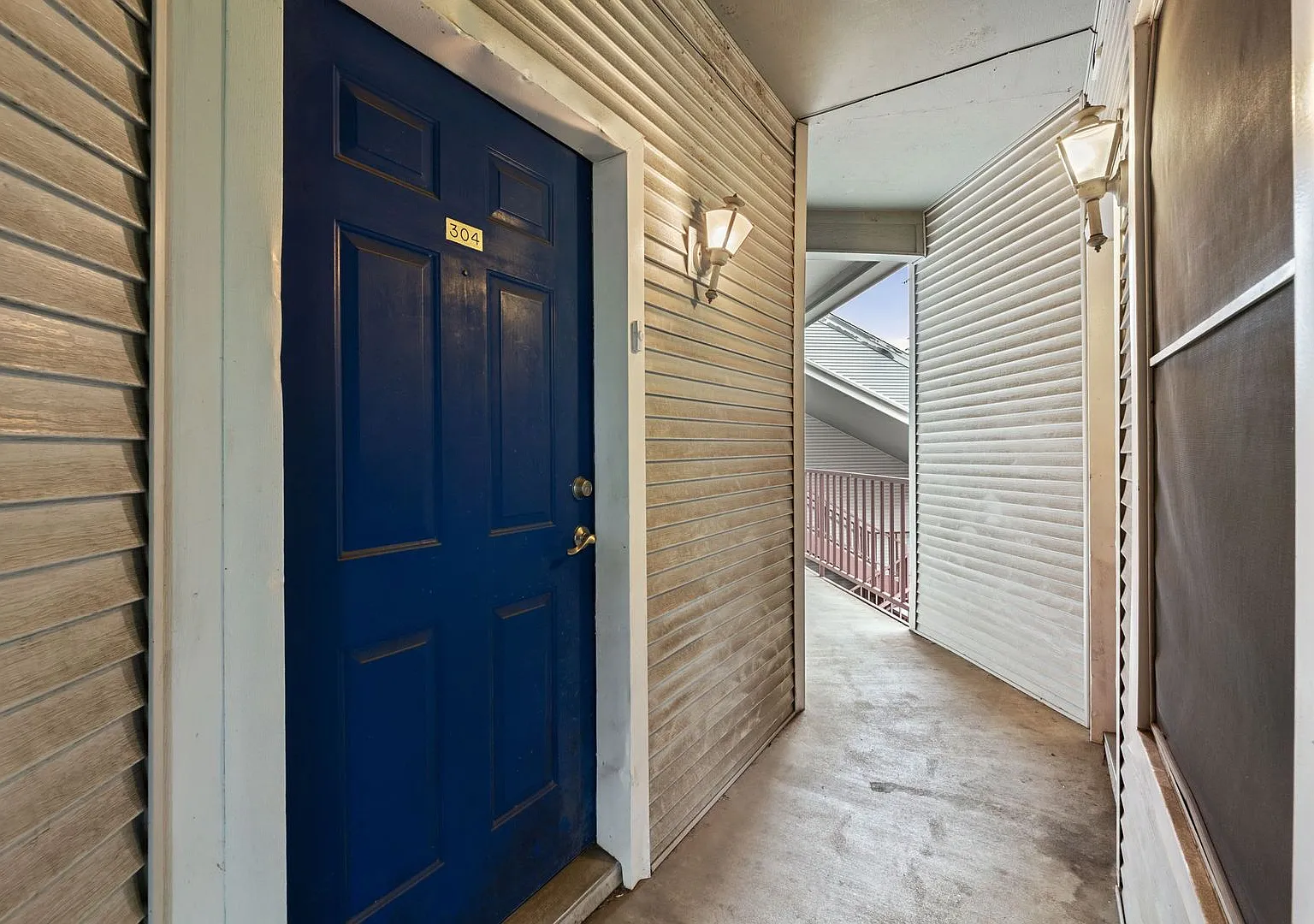 402 Nova Apartments — Photo 3