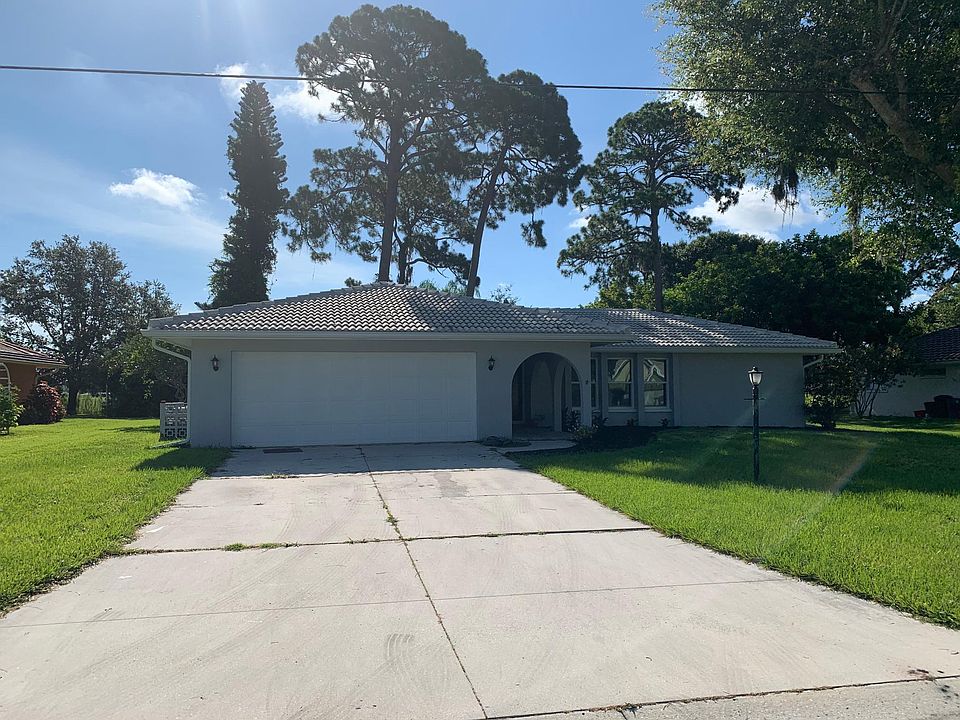 2nd image of 2214 Lakewood Dr