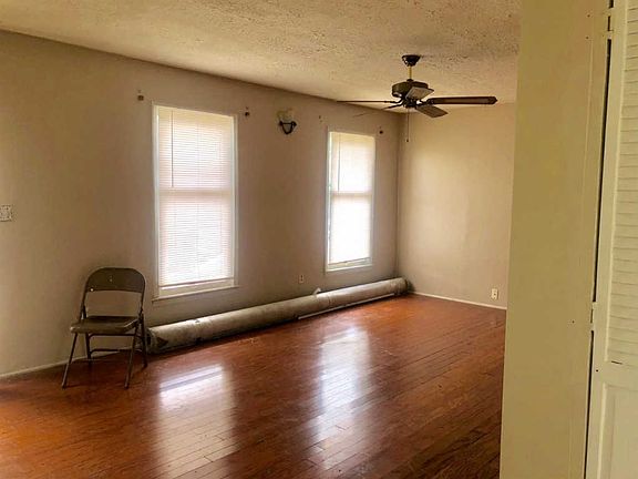 2nd image of 223 Hedgewood Ct
