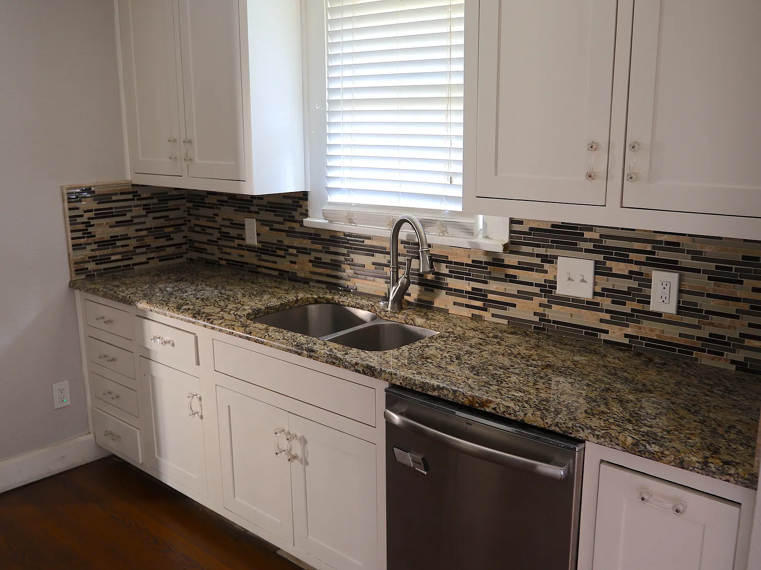 4 bed, 1851 sqft, $2,500 — Photo 4
