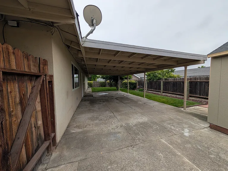 1992 Scenic Cir — Photo 17