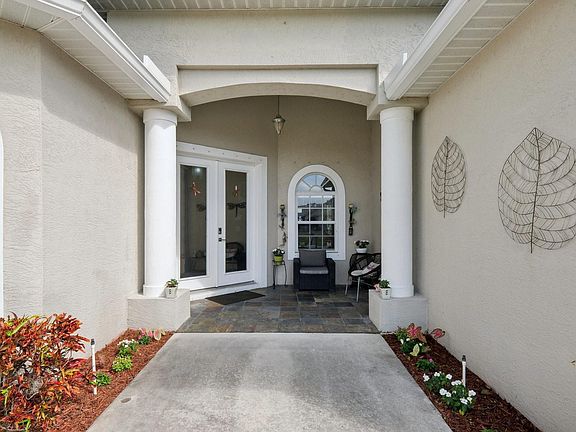5th image of 355 SW De Gouvea Terrace