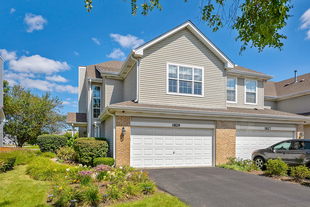 3 bed, 2.5 bath, 1542 sqft, $2,595 — Photo 1