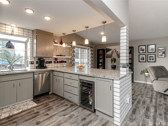 4th image of 17202 Spanaway Ln E