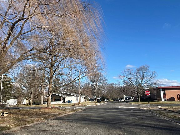 4th image of 417 Notre Dame Ave