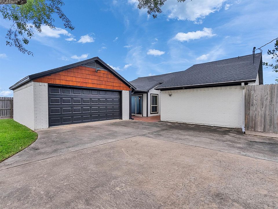 1st image of 2703 Shady Ln