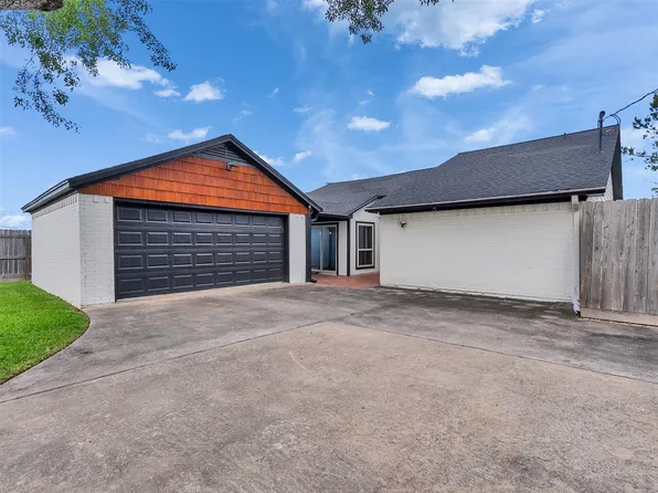 2703 Shady Ln, Webster, TX 77598