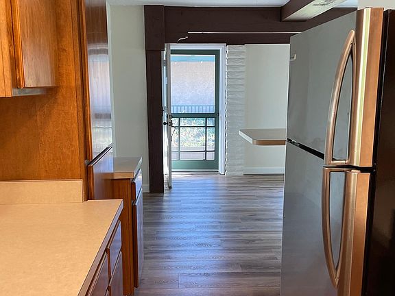4th image of 912 Barsby St #B