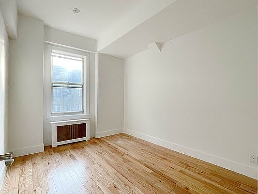 4th image of 697 W End Ave #16G