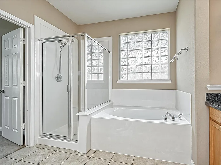 2218 Falcon Knoll Ln — Photo 26