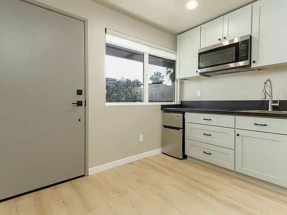 2nd image of 5385 La Jolla Blvd #8