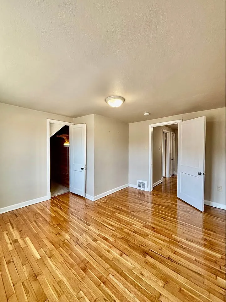 2 bed, 1.5 bath, 1000 sqft, $1,100 — Photo 2