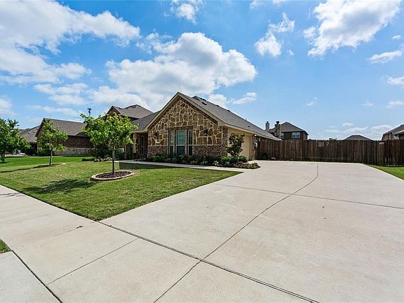 2nd image of 706 Lariat Ln