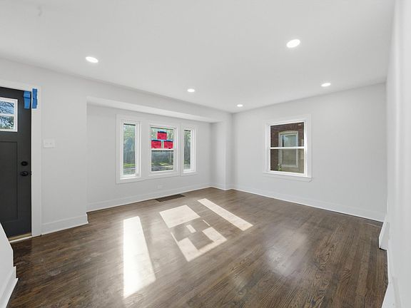 3rd image of 14104 S Clark St